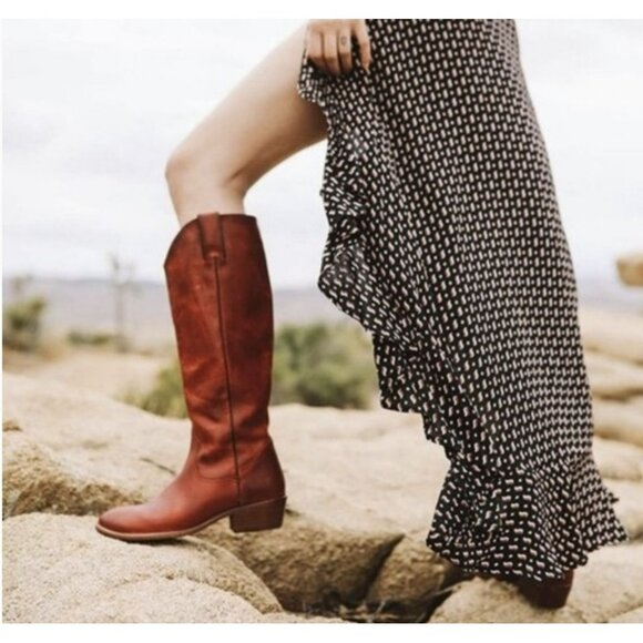 Frye Shoes - Frye Women's Carson Pull On Red Leather Boots 8.5 M Western Shoes